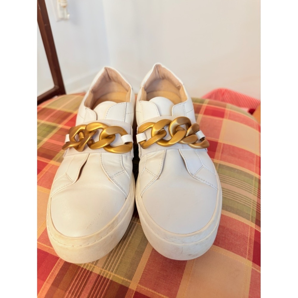 Vaneli‎ White Leather Slip-On Sneakers with Gold Chain Accent sz 8.5